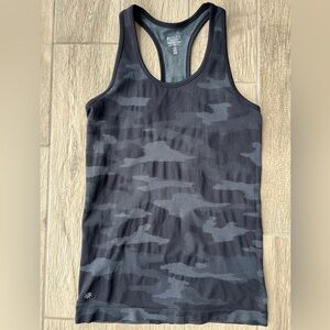 Athleta Speedlight Seamless
Racerback Tank Camo Print Black/Gray Size Small